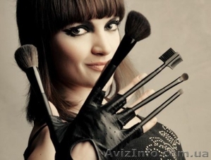 Требуется парикмахер – стилист - визажист.