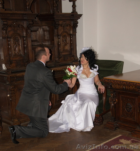 Продам вишукану весільну сукню!Не дорого! - <ro>Изображение</ro><ru>Изображение</ru> #4, <ru>Объявление</ru> #594962