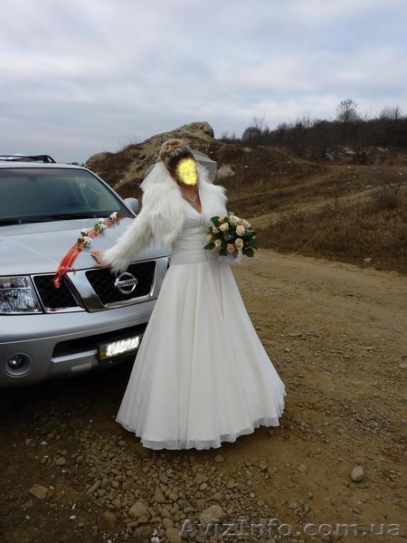 Продам нежное свадебное платье украшенное камнями сваровски - <ro>Изображение</ro><ru>Изображение</ru> #2, <ru>Объявление</ru> #894382